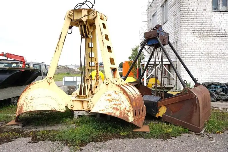 Судно з краном для продажу