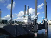Баржа на продаж