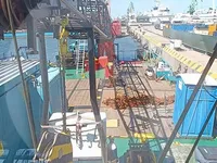 Судно з краном для продажу