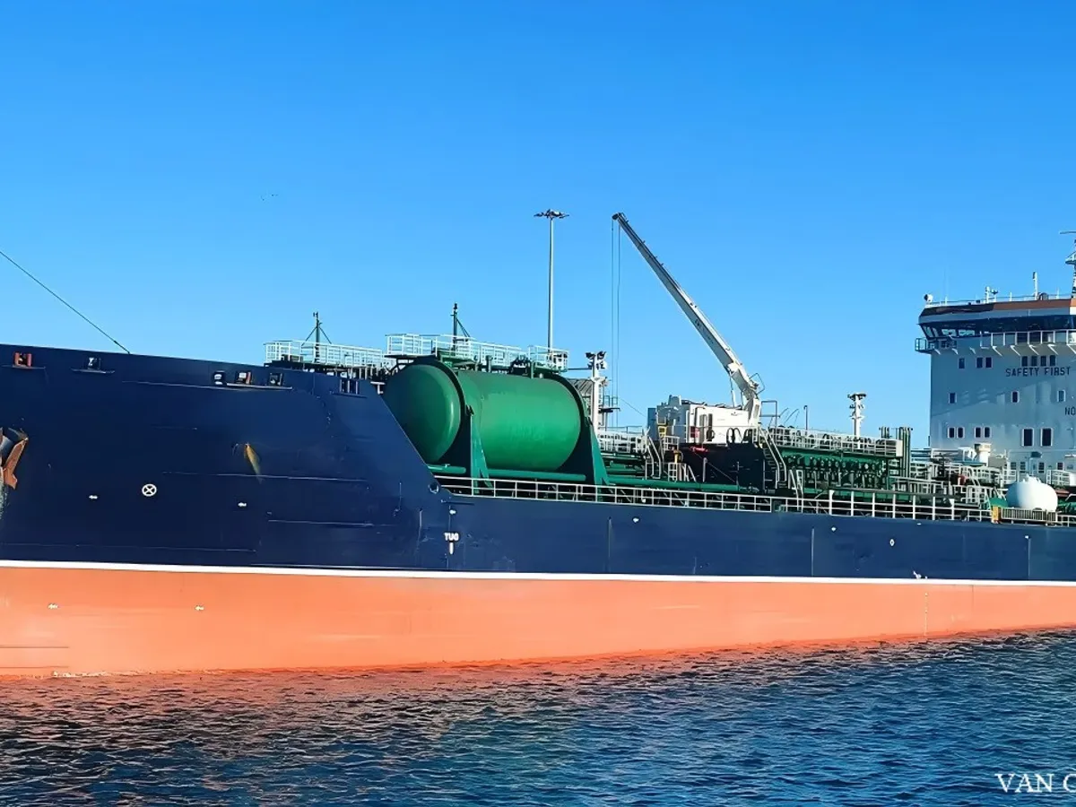 Танкер для нафти/хімікатів для продажу