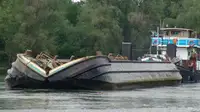 Баржа на продаж