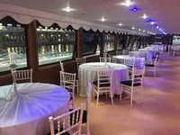 Пасажирський корабель для продажу