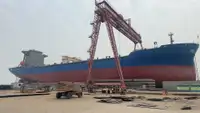 Контейнерний корабель на продаж