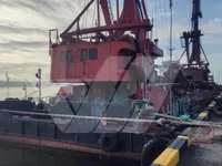 Судно з краном для продажу
