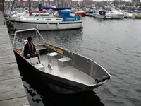 Баржа на продаж