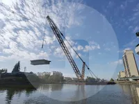 Судно з краном для продажу