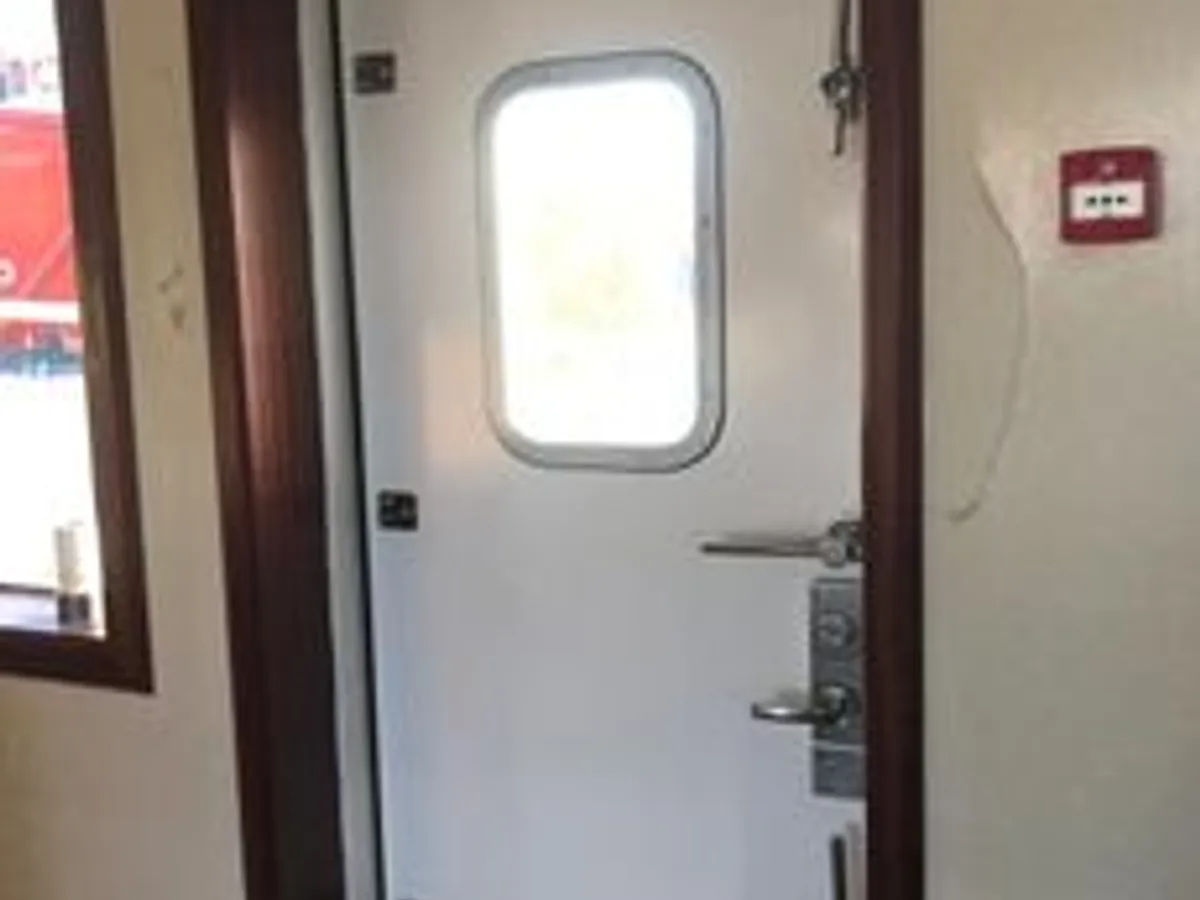 Пасажирський корабель для продажу