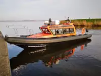 Контейнерний корабель на продаж