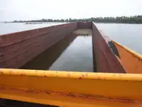 Баржа на продаж