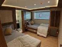 Яхта для продажу