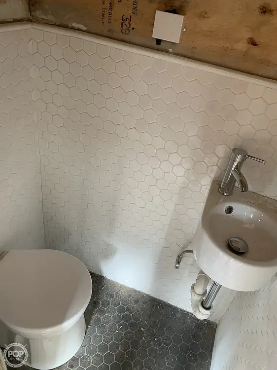 Пасажирський корабель для продажу