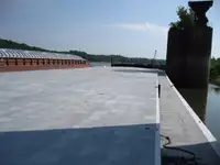 Баржа на продаж