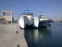 Катамаран на продаж