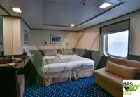 Круїзний корабель на продаж