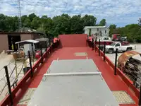 Десантний корабель-танкер для продажу