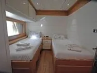 Яхта для продажу