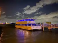 Пасажирське судно на продаж