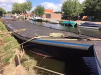 Баржа на продаж