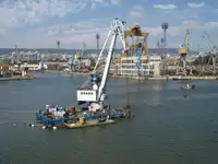 Судно з краном для продажу