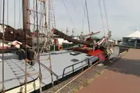Плавучий готель для продажу