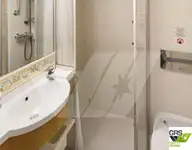 Круїзний корабель на продаж