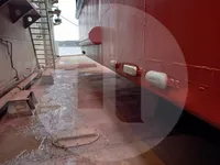Судно з краном для продажу