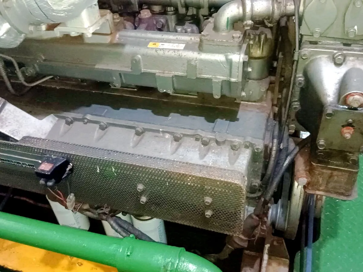 Десантний корабель-танкер для продажу