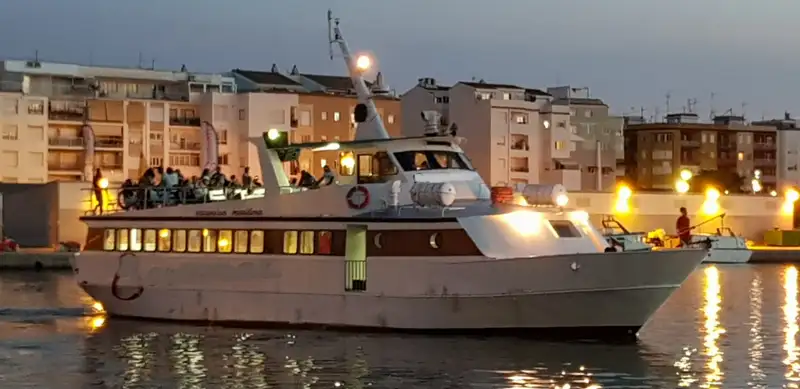 Пасажирський корабель для продажу