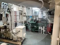 Судно з краном для продажу