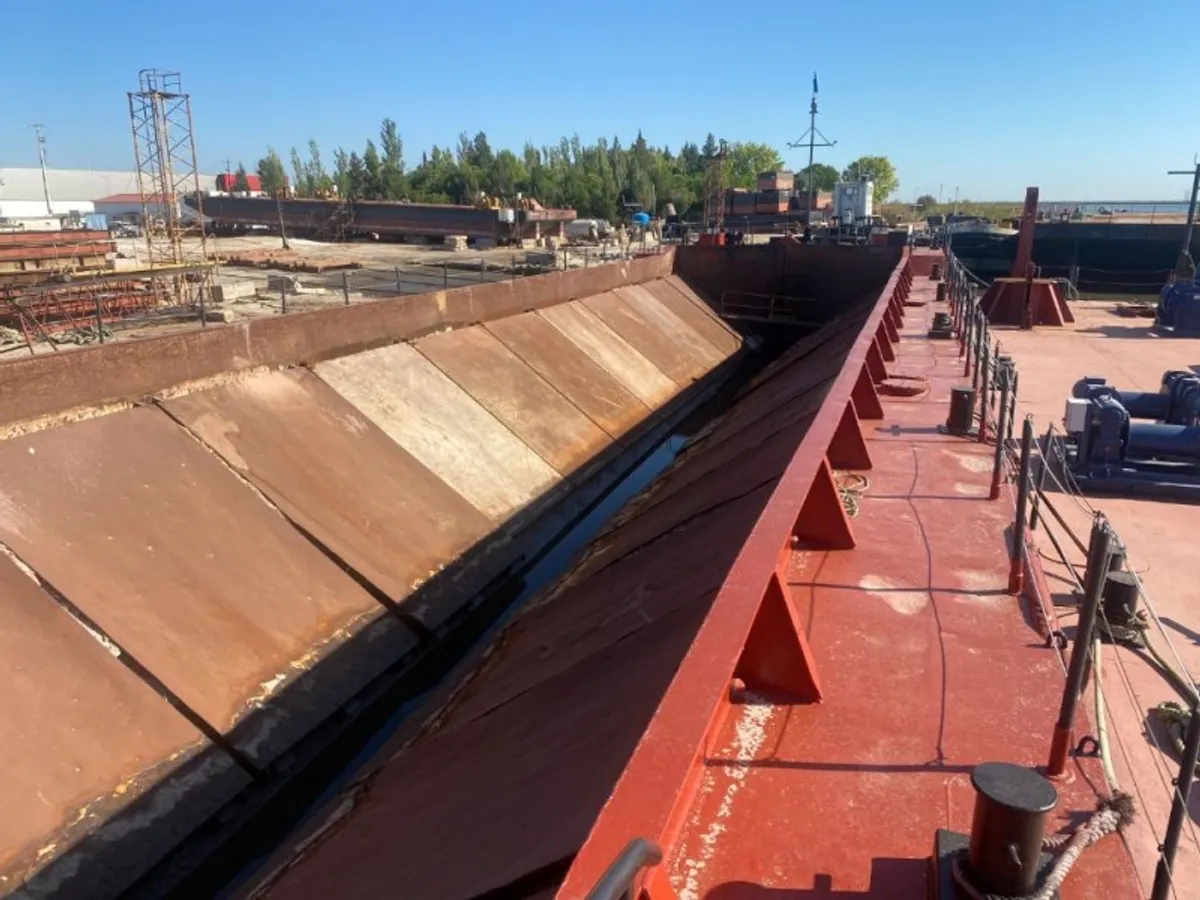 Баржа для продажу