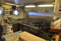 Контейнерний корабель на продаж