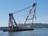 Судно з краном для продажу
