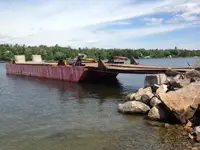 Баржа на продаж