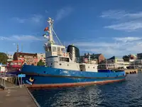 Буксирний човен на продаж