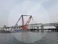 Судно з краном для продажу