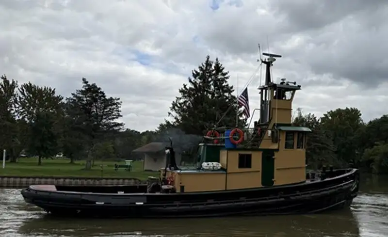 Буксирний човен на продаж