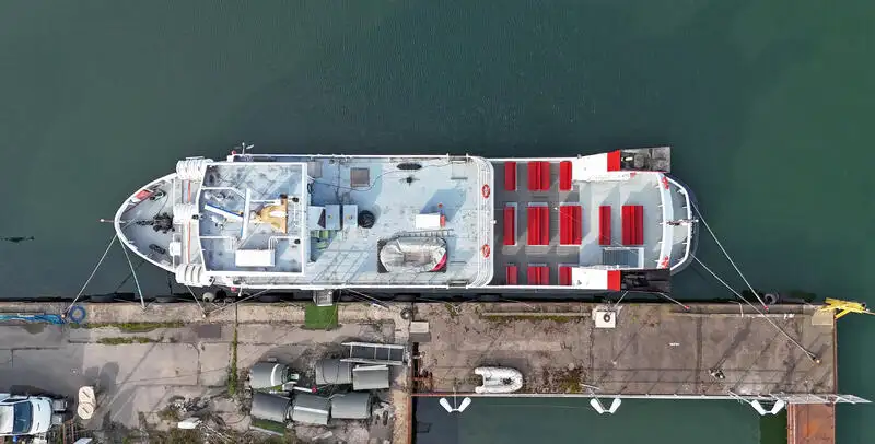 Моторне судно на продаж