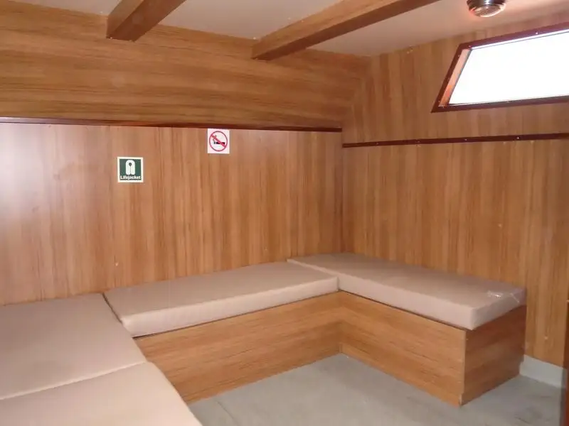 Буксирний човен на продаж