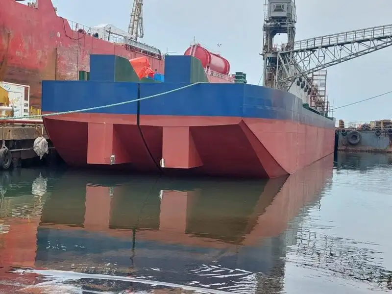 Баржа на продаж