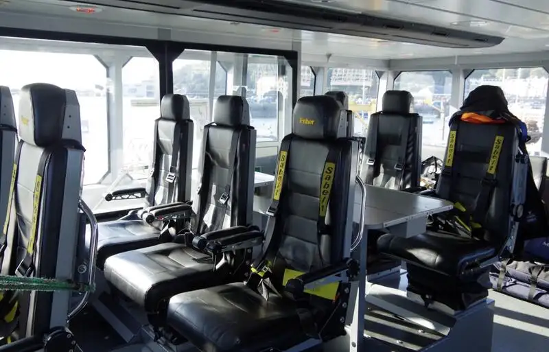 Контейнерний корабель на продаж