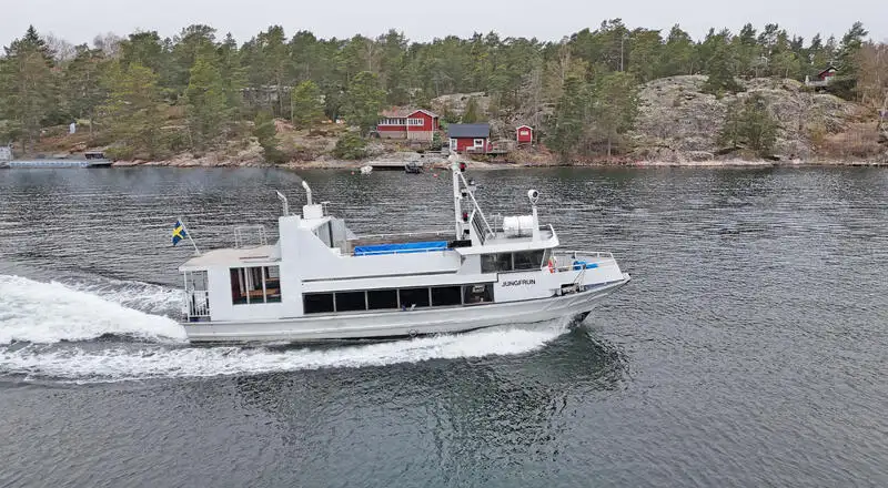 Моторне судно на продаж