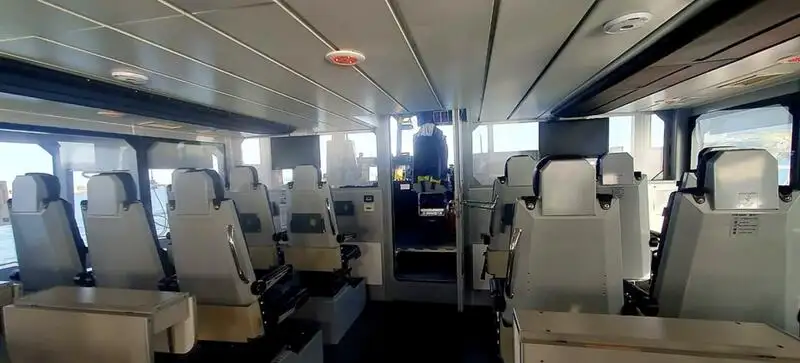 Контейнерний корабель на продаж