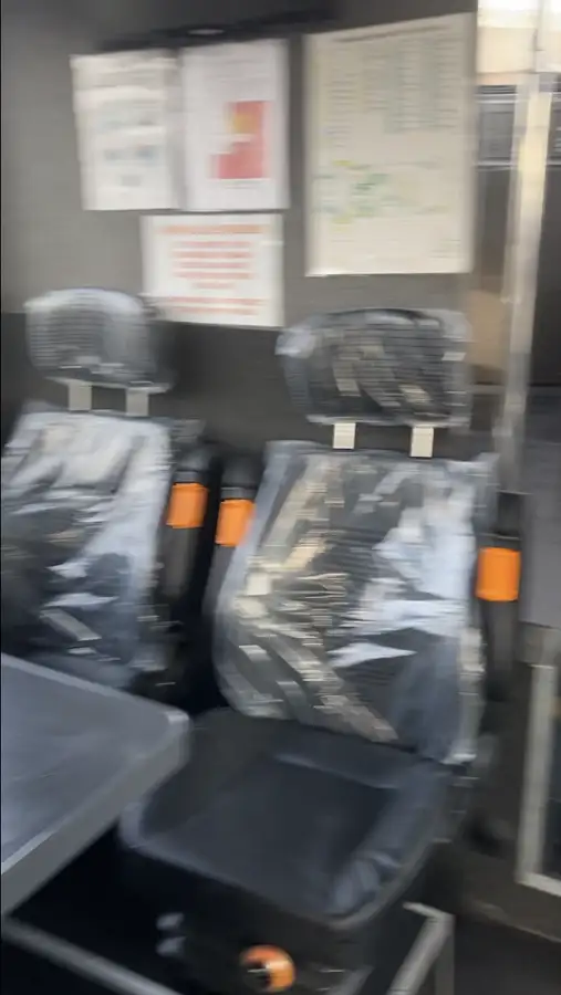 Контейнерний корабель на продаж