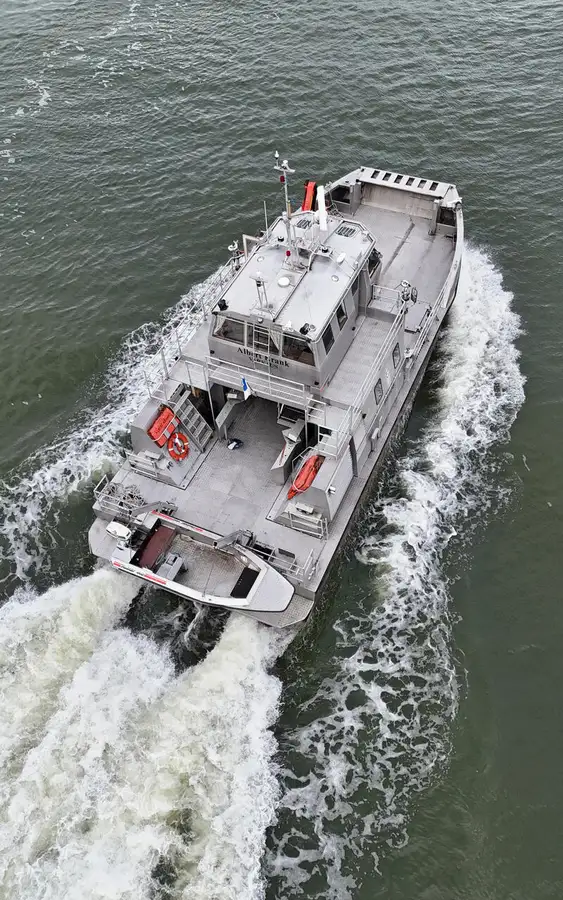 Катамаран на продаж