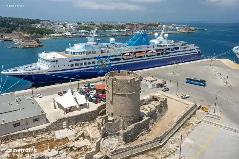 Моторне судно на продаж