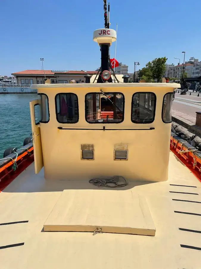 Буксирний човен на продаж