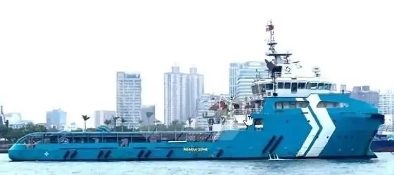 Буксирний човен на продаж