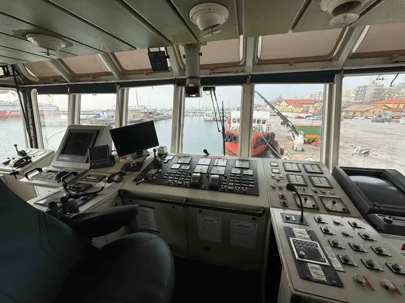 Буксирний човен на продаж