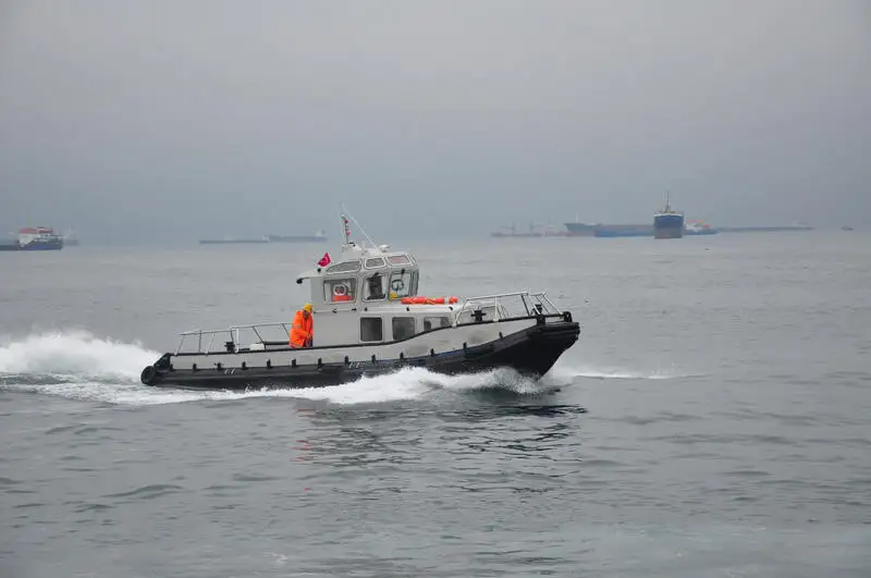 Буксирний човен на продаж