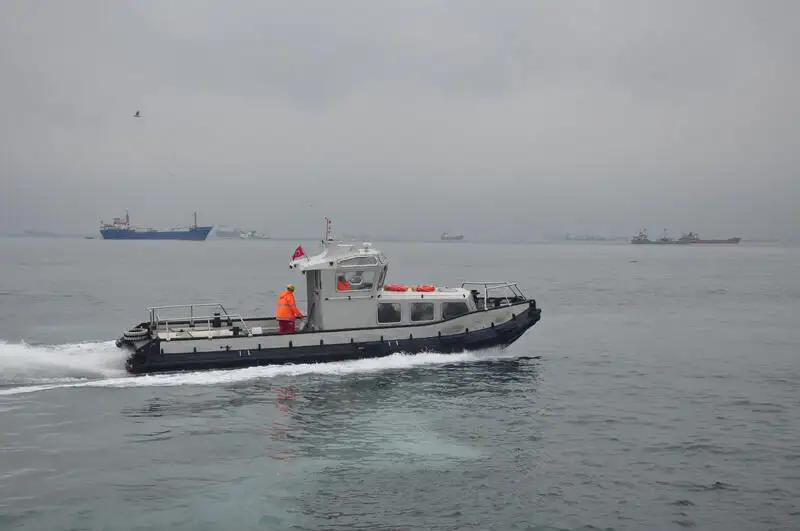 Буксирний човен на продаж